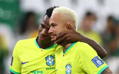 Neymar asks Vinicius Jr for the golden balloon