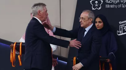 Appreciation A warm hug from Florentino Perez to Carlo Ancelotti during the saddest days of his career as Merengue coach.