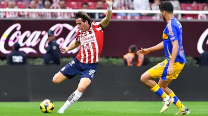 The 22-year-old capitalized on a loose ball after Nahuel Guzmán's exit and made his debut with a 'flock' from outside the area.