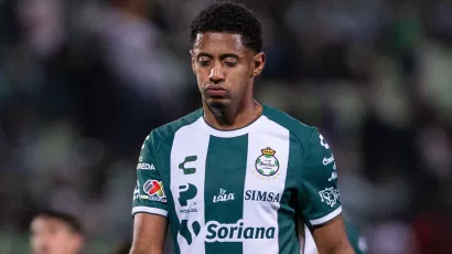 At the end of the opposite end, Santos Laguna is, after he gave the worst matches of his life, now he gives the worst season of his history with zero points in Glassura; 10 if counting the opening.